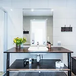 Lodger Hattvika